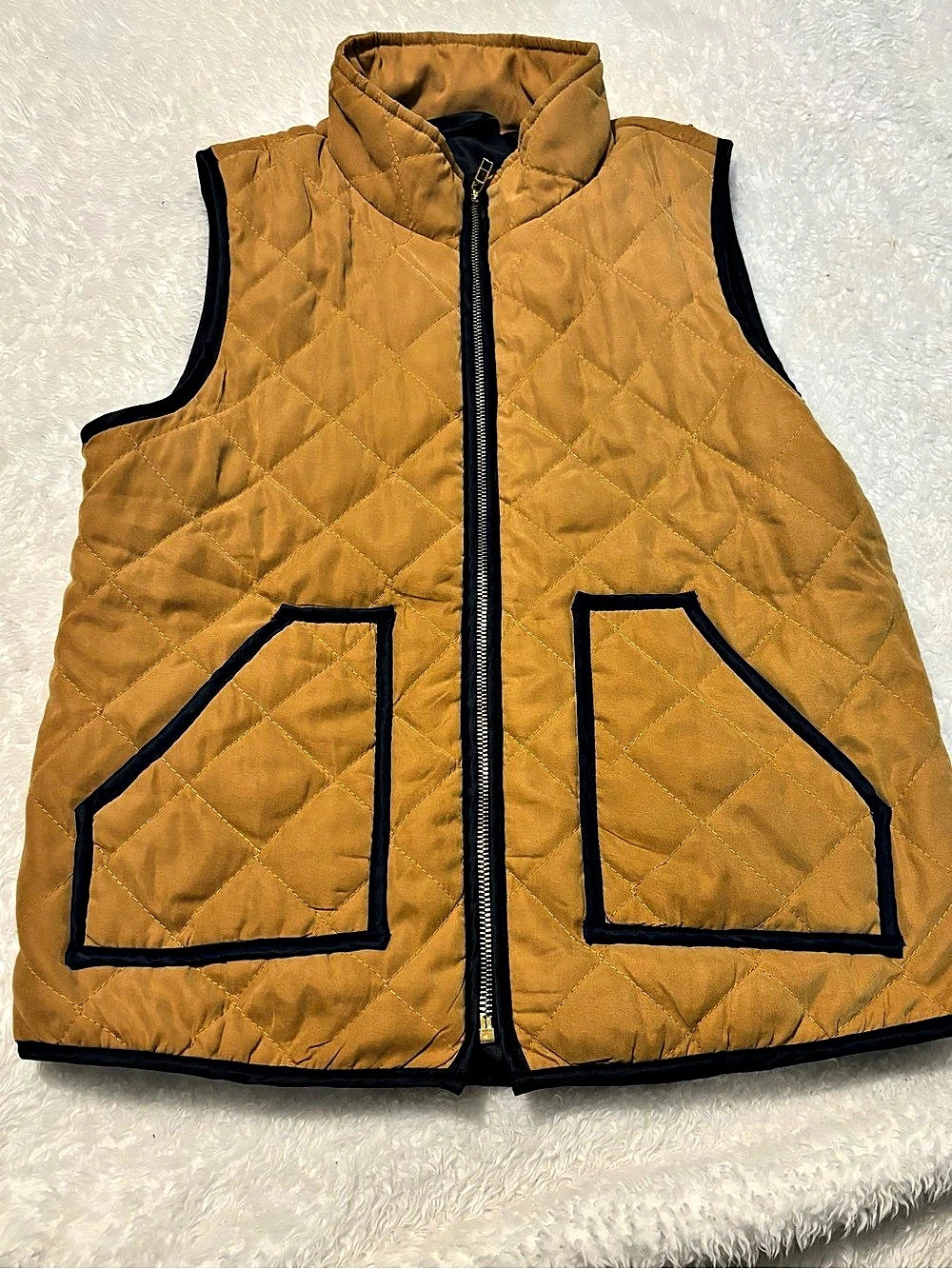 Style Dot Com Quilted Vest in Brown Size Medium